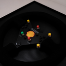 Kit Decorativo - Rei de Mônaco - Quadro Volante McLaren MP4/8 - 1993 + Luminária em LED Pista Mônaco - Fórmula 1 - 2 Peças